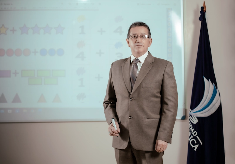 decano-educacion-washington-montano
