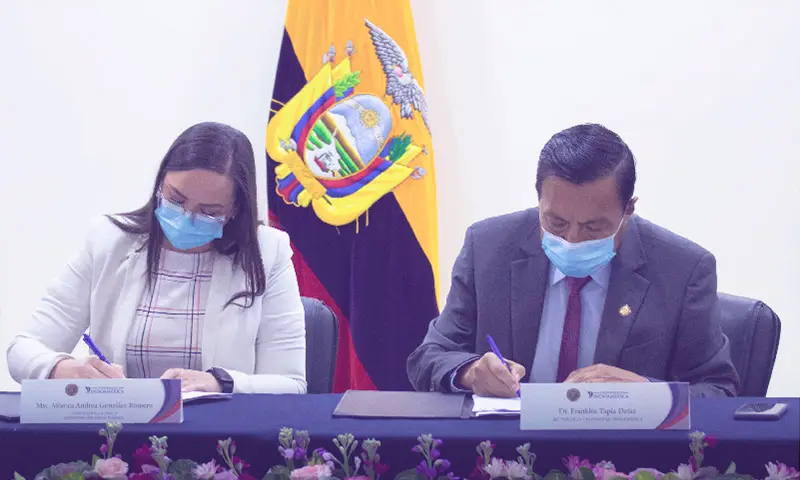 Firma del convenio entre la universidad Indoamérica y el Ministerio de Salud – Coordinación Zonal 3