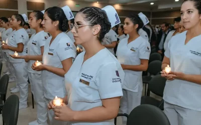 Entrega de cofias y broches a estudiantes de enfermería de Indoamérica