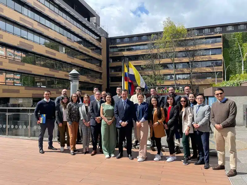 Docentes y autoridades académicas de Jurisprudencia y Ciencias Políticas de Indoamérica se capacitan en Colombia